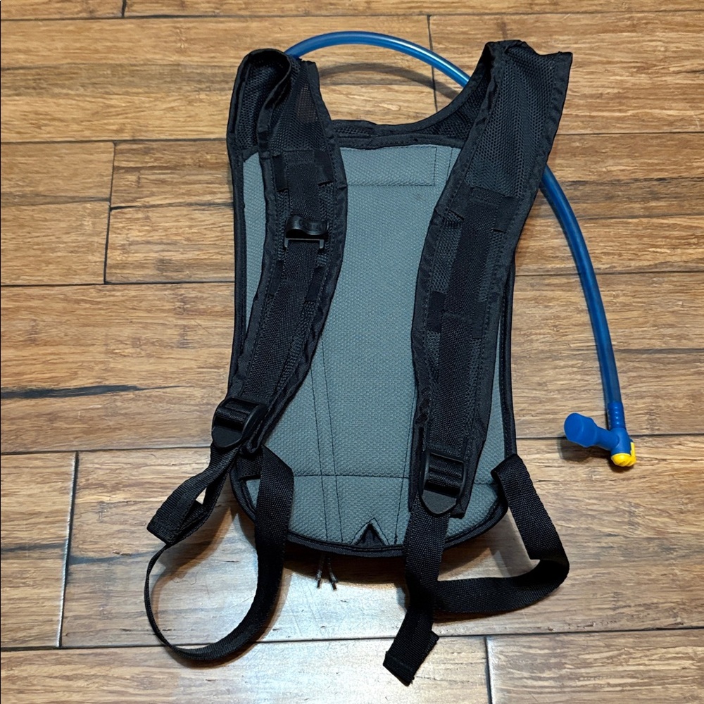 CamelBak HydroBak Hydration Pack 50 oz Hydration Black Gray Water With Bladder - Picture 5 of 7